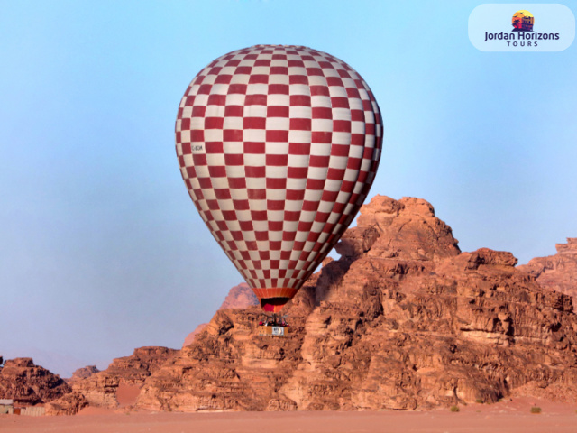 Giro in mongolfiera a Wadi Rum